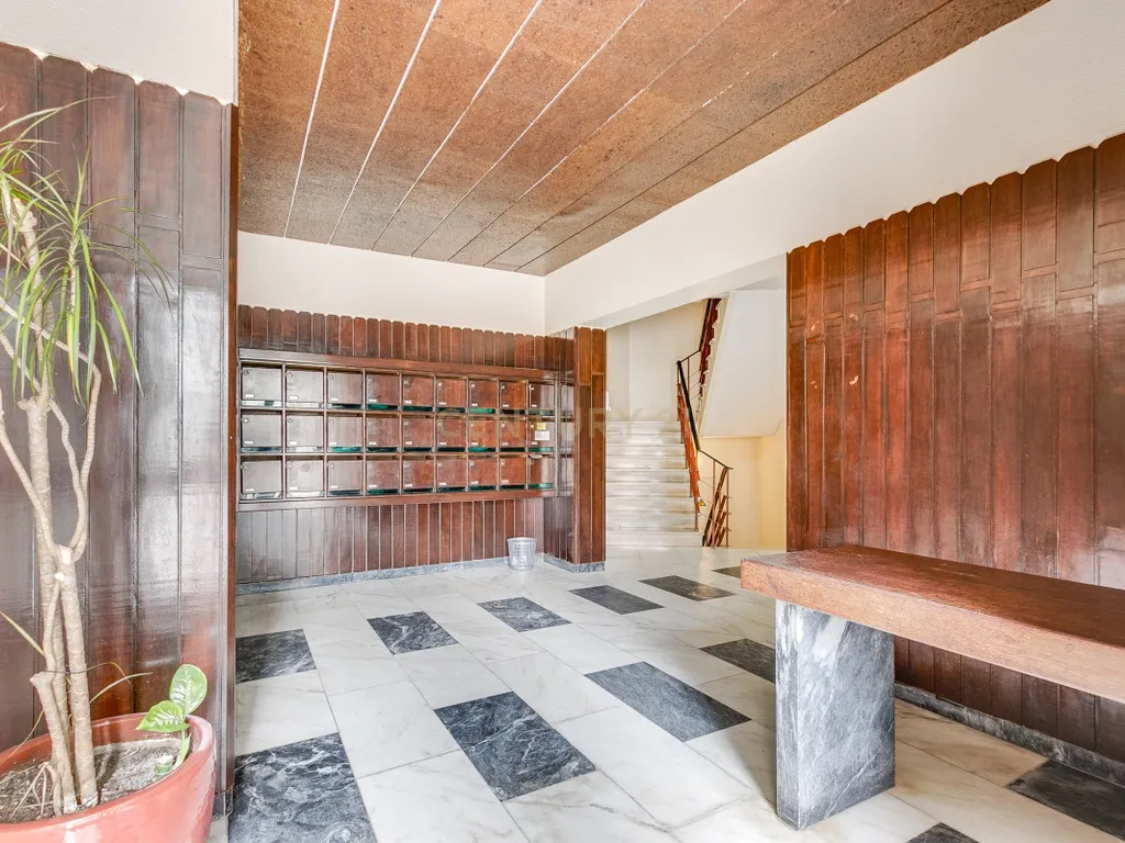 Apartamento T4 com 3 Suites, em zona Prime de Algés - Image 2