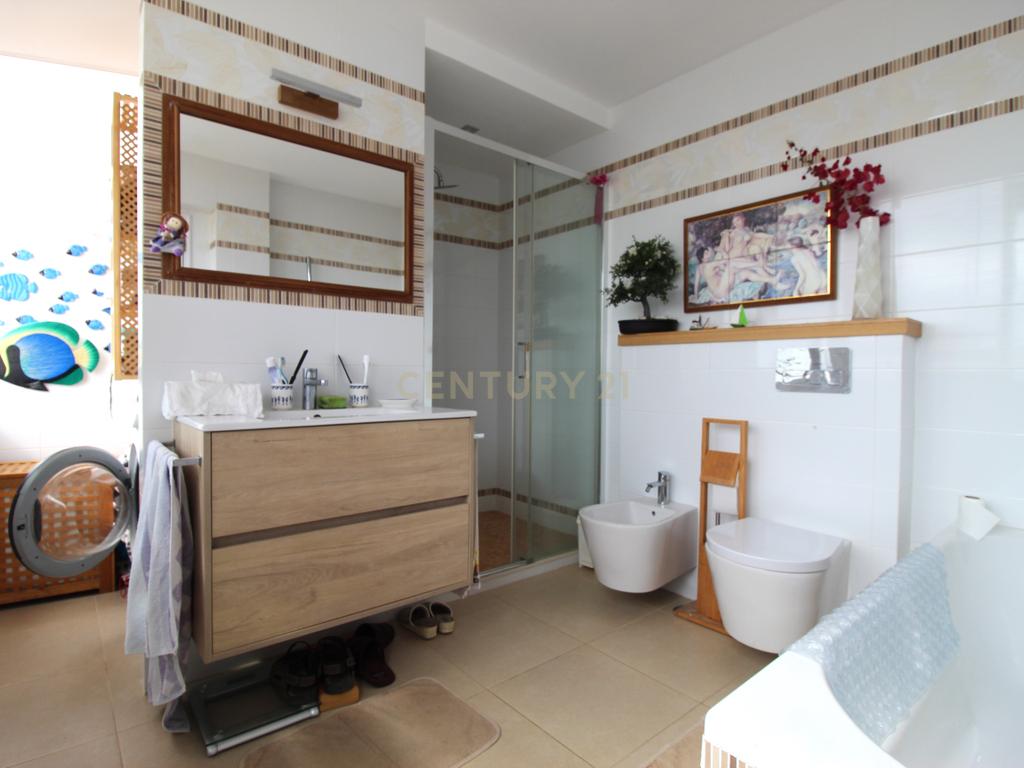 NOVIDADE, T1 top floor em Santa Luzia. - Image 10