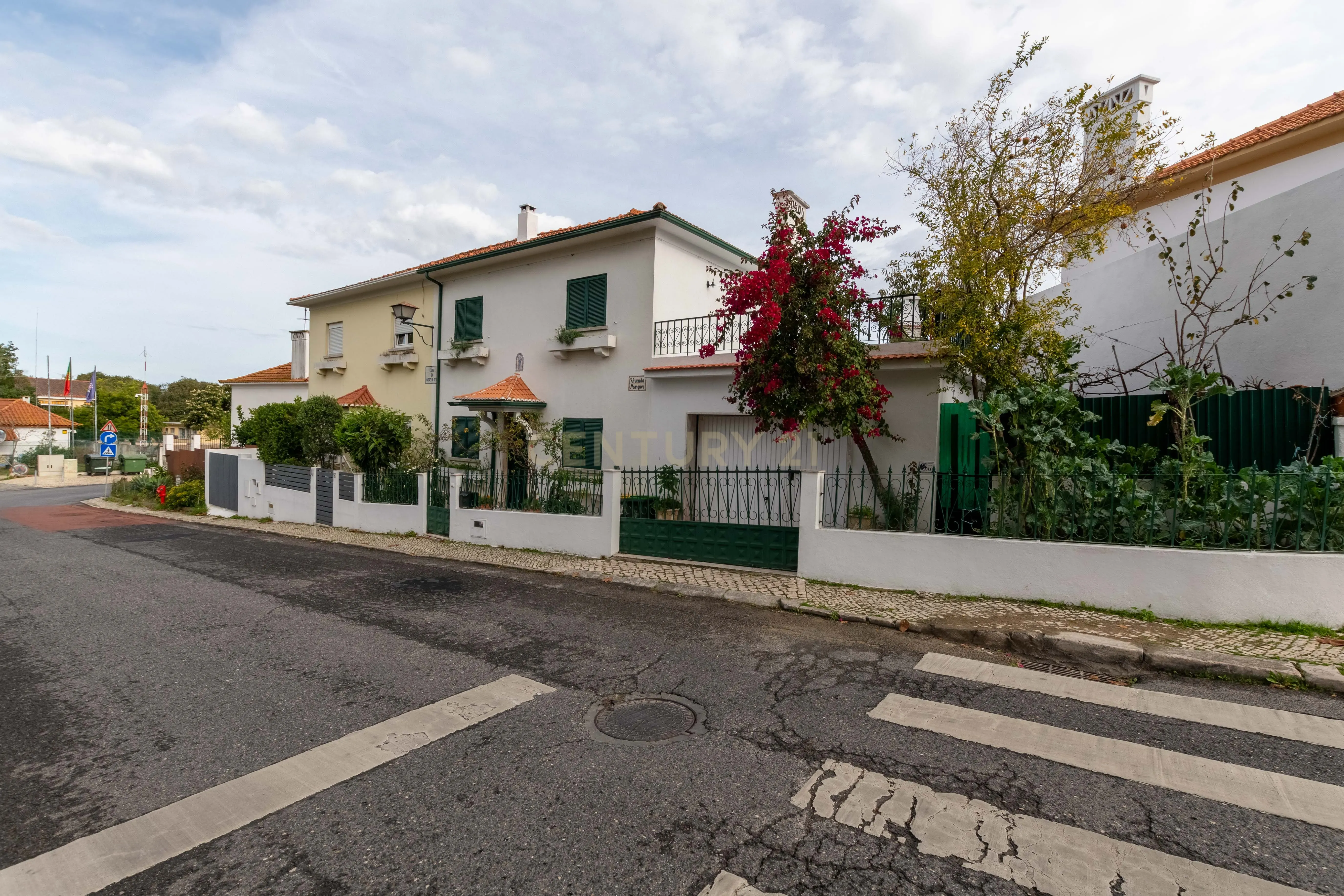 Moradia T4 no Bairro Madre de Deus - Image 3