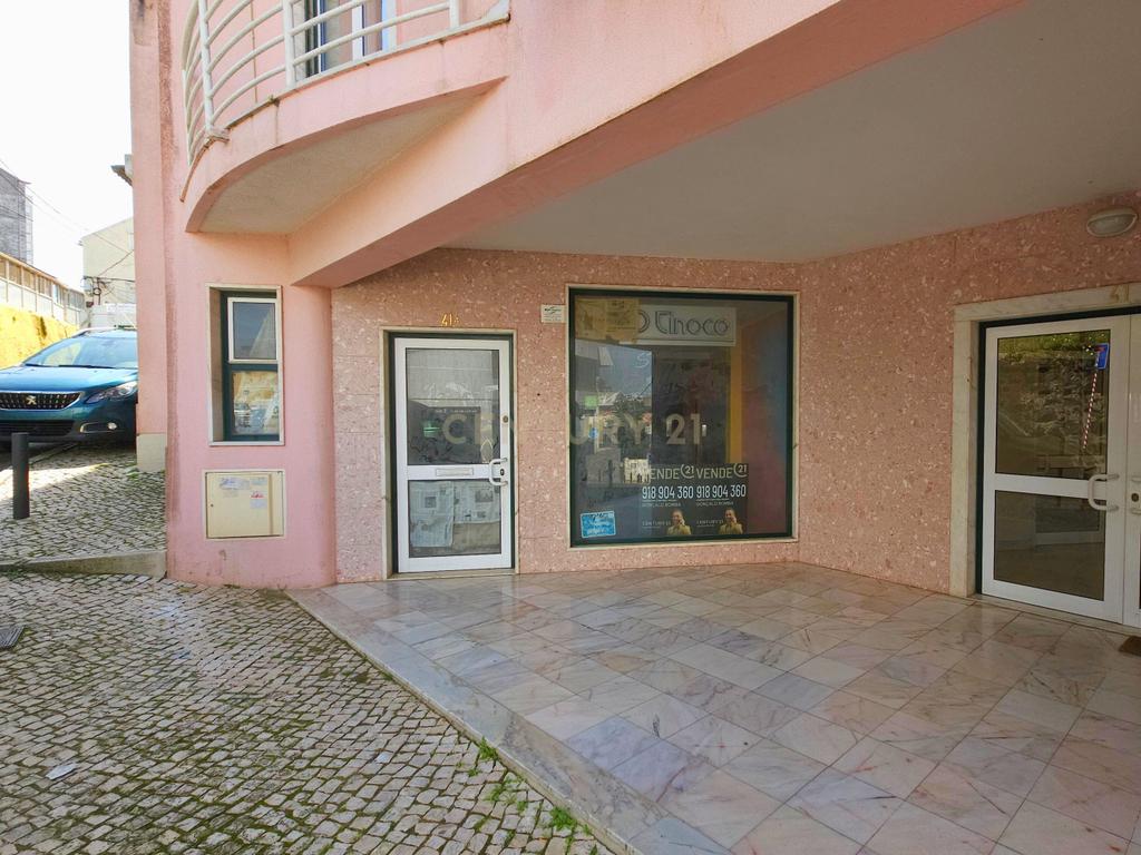 Loja Algés com 330 m2 - Image 1