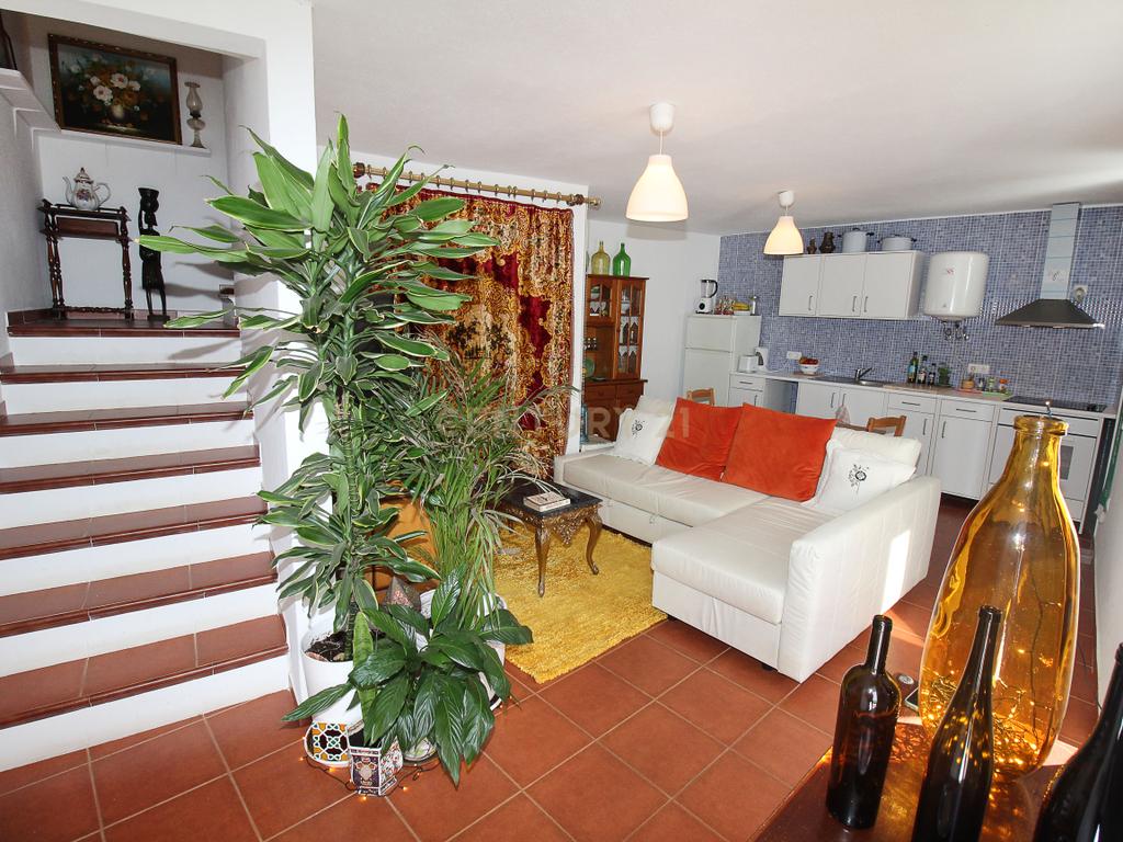 Encante-se com a Sua Nova Casa em Santana da Serra - A Paz do Interior a um Passo das Praias - Image 9