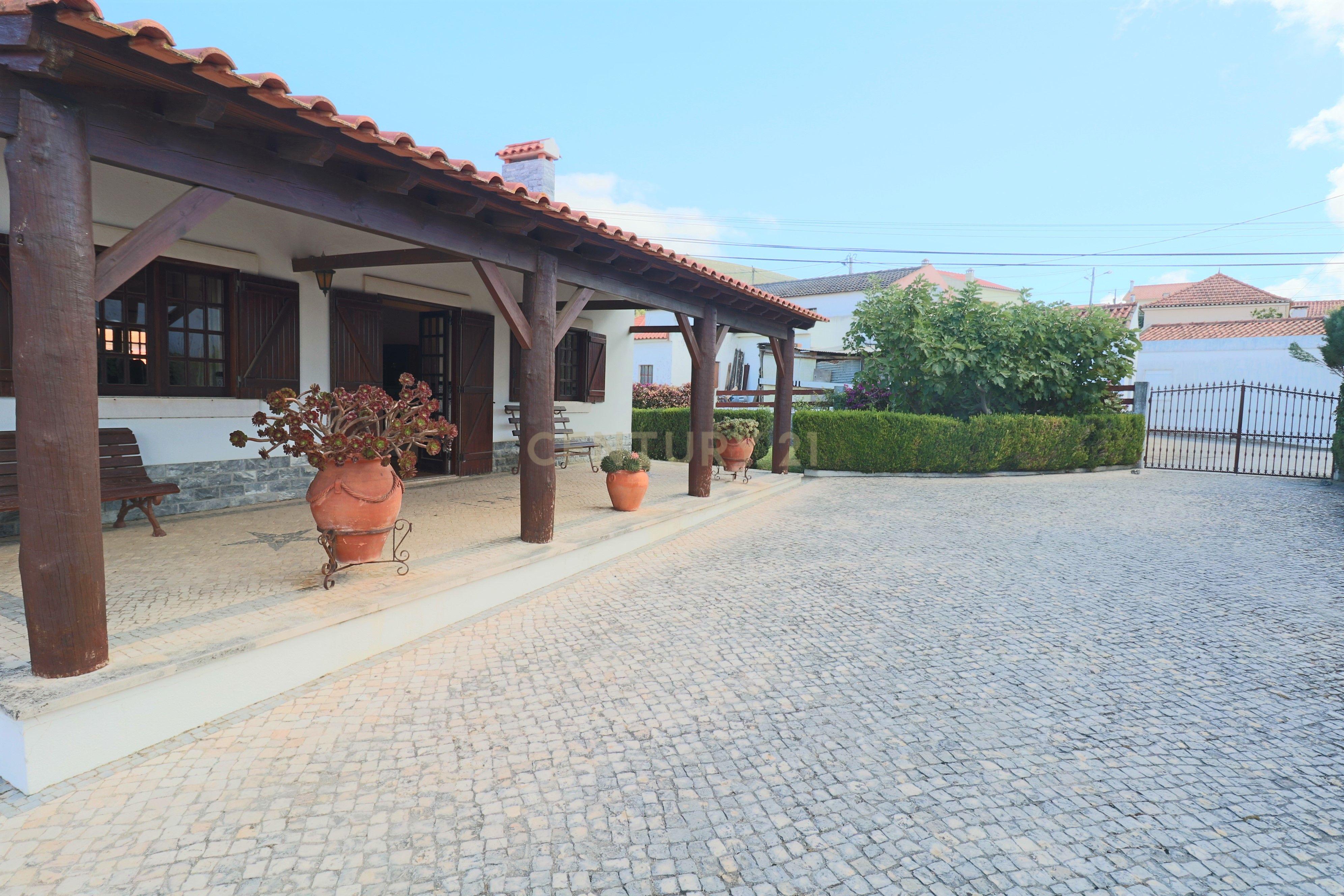 Fantástica Quintinha com 3 Casas de Habitação - Image 5