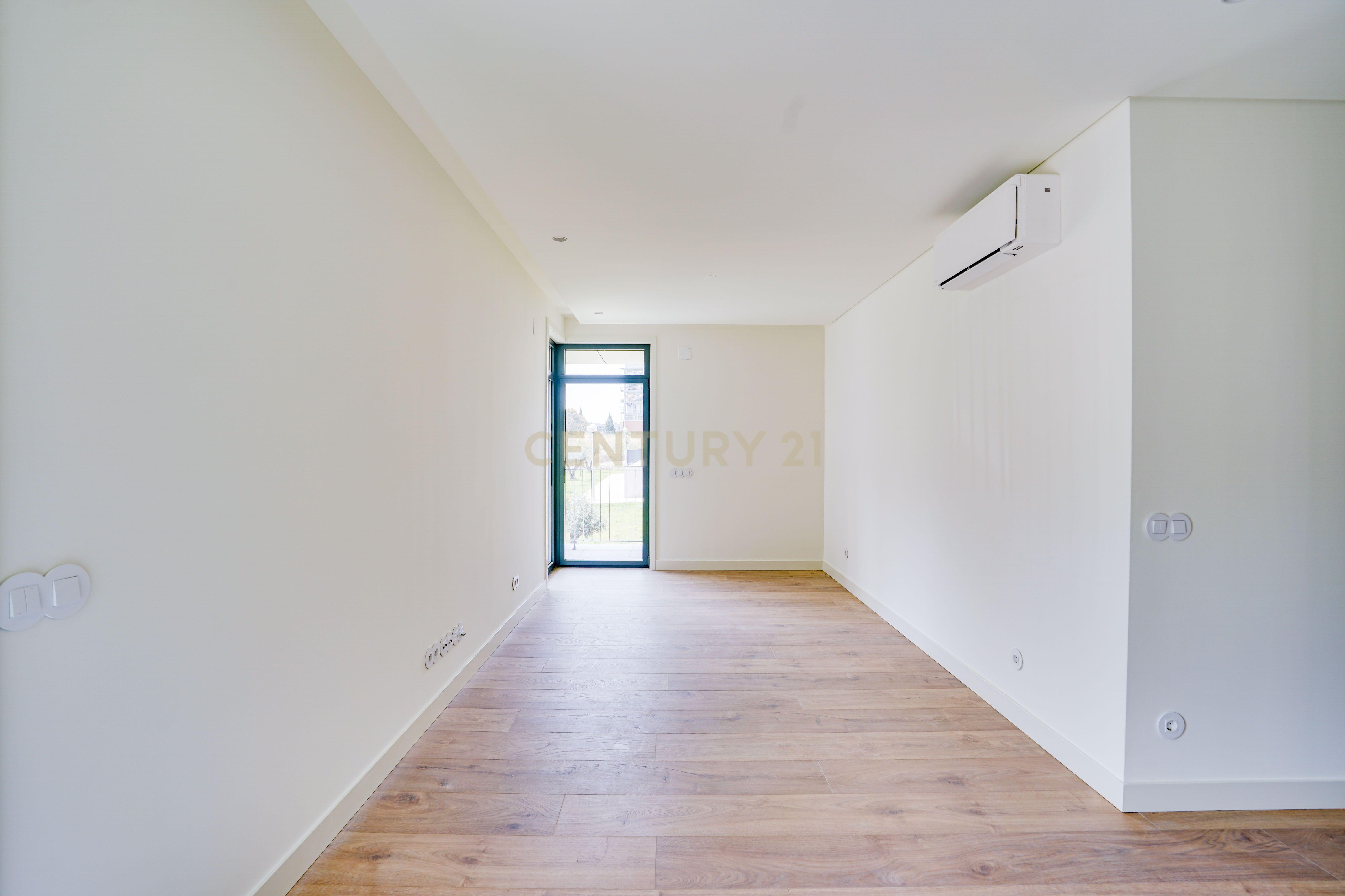 T1, Portela, Loures - Image 3