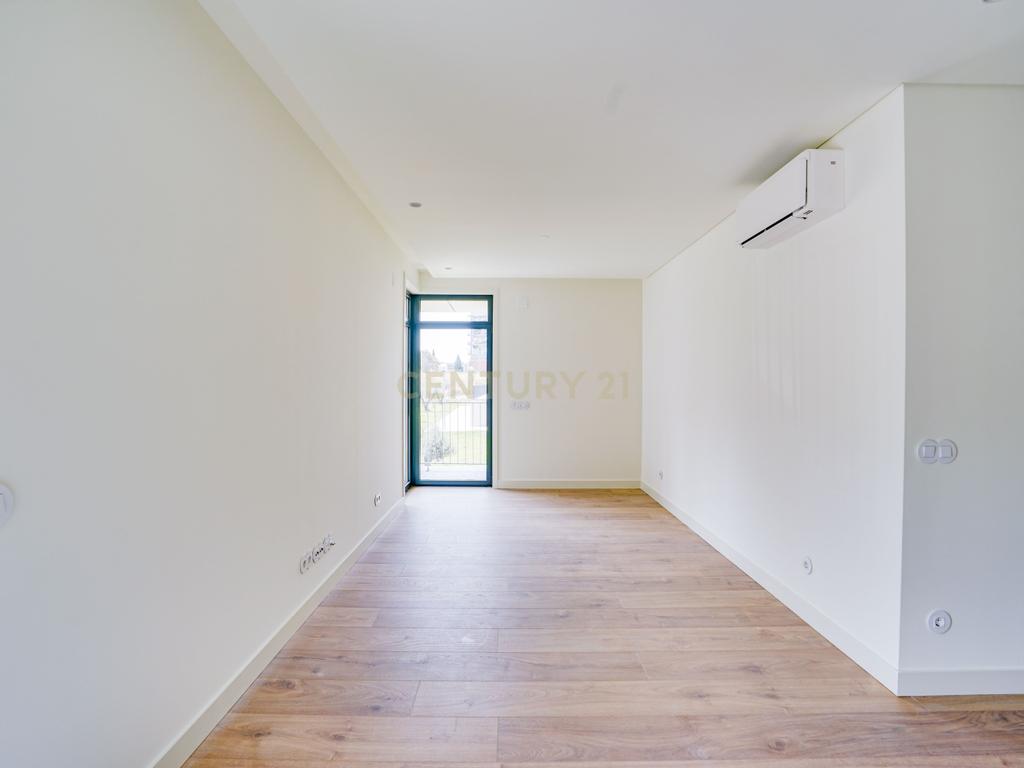 T1, Portela, Loures - Image 3