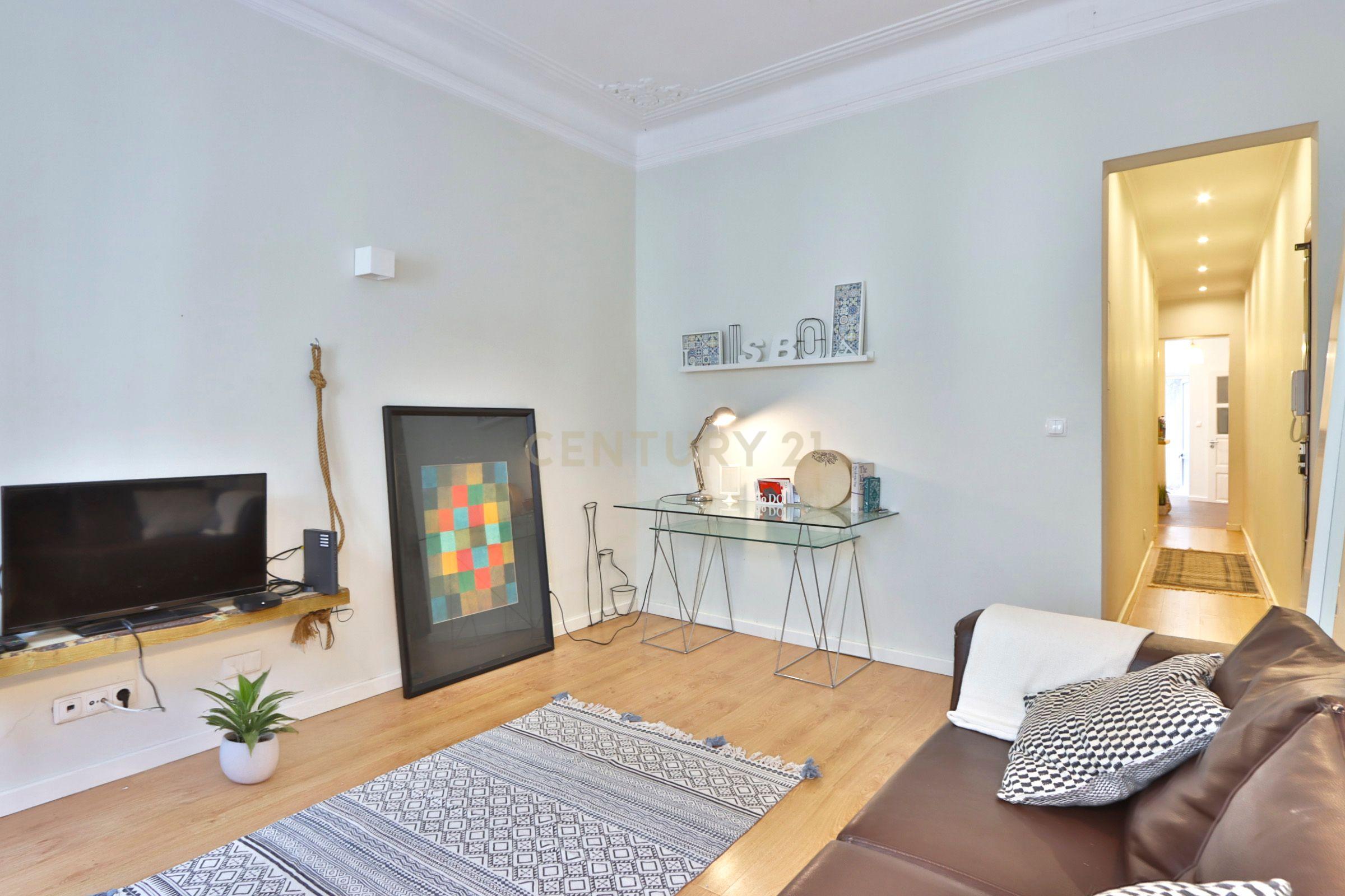 Apartamento T2 em Arroios com pequeno Terraço - Image 3