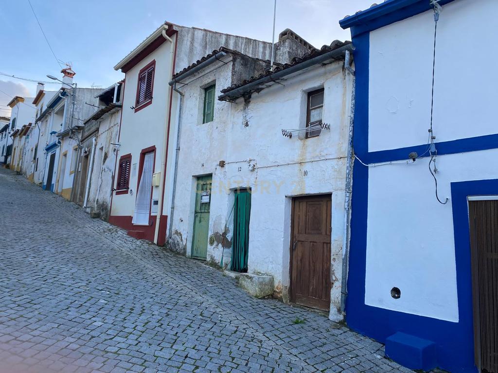 Moradia para recuperar em Montalvão - Image 1