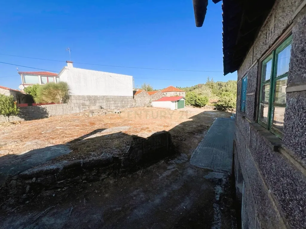 Moradia de granito em Granja do Paiva para reconstrução - Image 6
