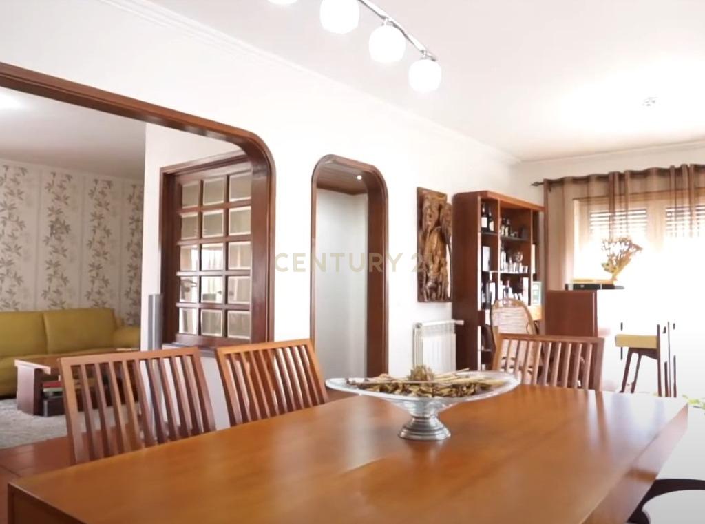 Moradia T4 com piscina - Image 8
