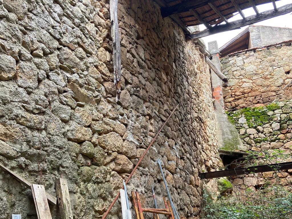 Moradia em ruína para recuperação total - Penamacor, Castelo Branco - Image 4