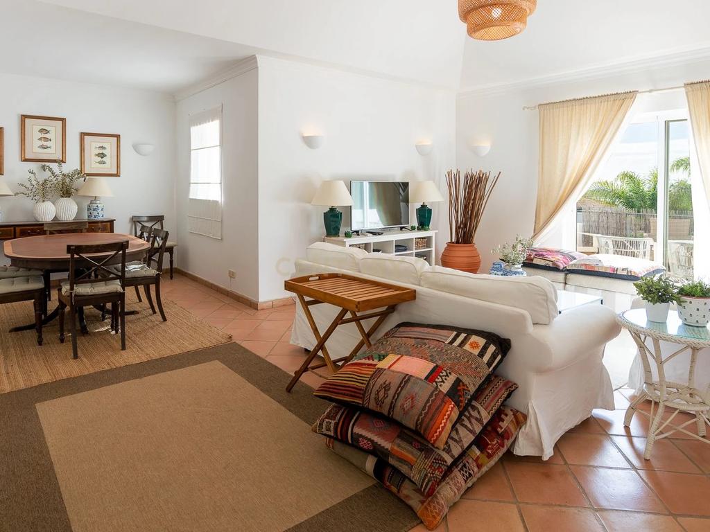 Moradia de Luxo na Quinta do Lago | 4 Quartos e 4 Casas de Banho ! Elegância, Exclusividade e Vista Mar! - Image 6