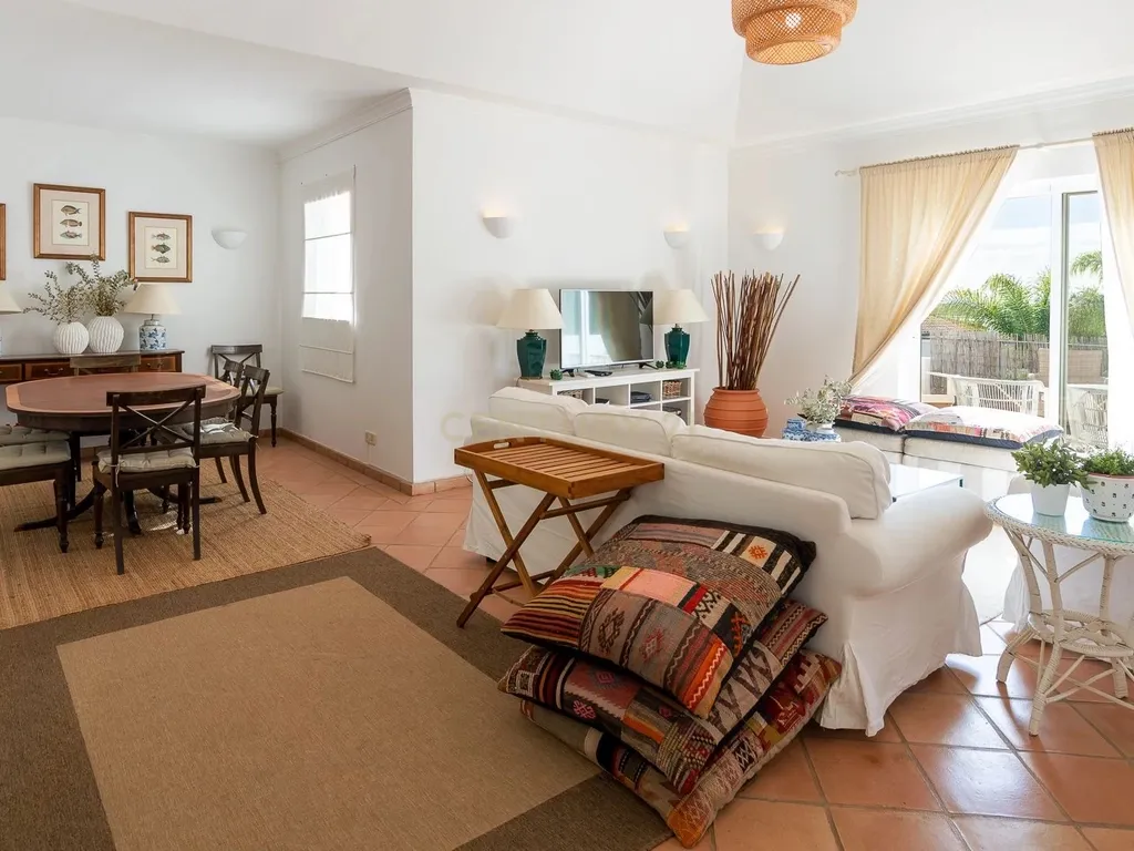 Moradia de Luxo na Quinta do Lago | 4 Quartos e 4 Casas de Banho ! Elegância, Exclusividade e Vista Mar! - Image 6