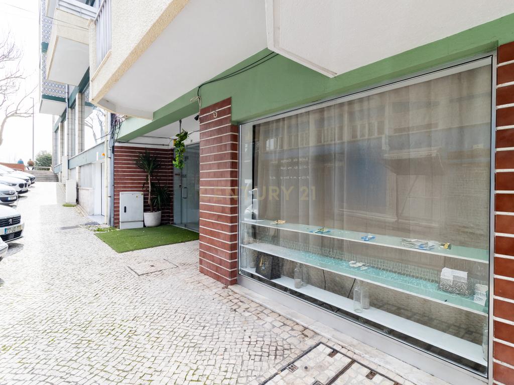 Loja com 86 m2 situada na cidade da Marinha Grande - Image 3