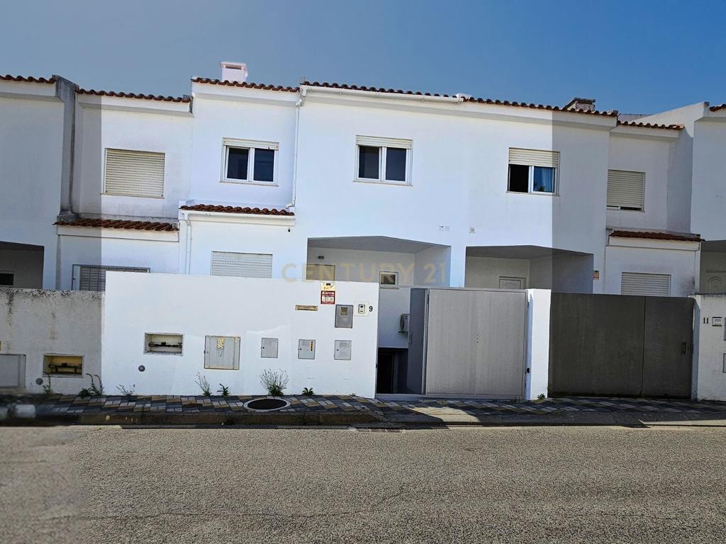 Moradia T4 em Oeiras para arrendar com garagem e terraço - Image 6
