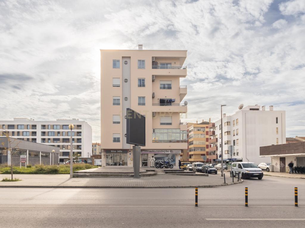 Espaço Comercial localizado no Alto do Seixalinho perto de todo o tipo de comercio e transportes(junto ao Hospital do Barreiro). - Image 25