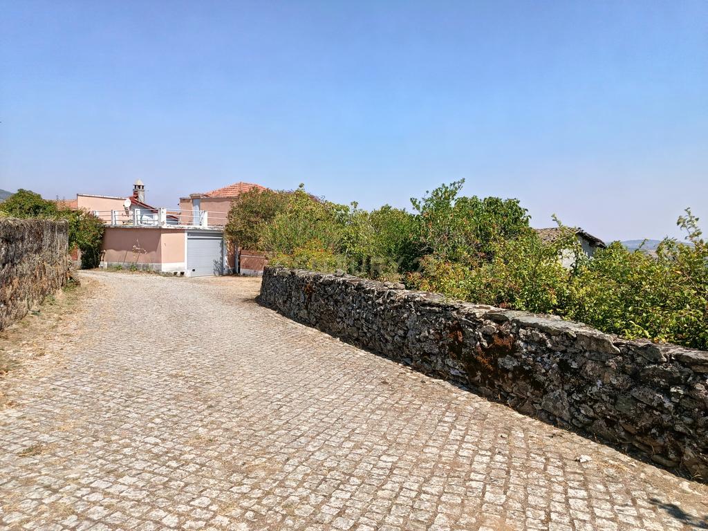 Espetacular Moradia com Terreno e Anexos em Rebordãos e Vista Panorâmica em Bragança - Image 5