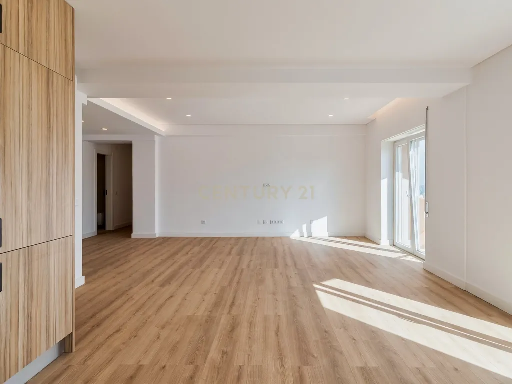 Apartamento T3 Renovado com Vista Panorâmica – Investimento com Rendimento Imediato - Image 10