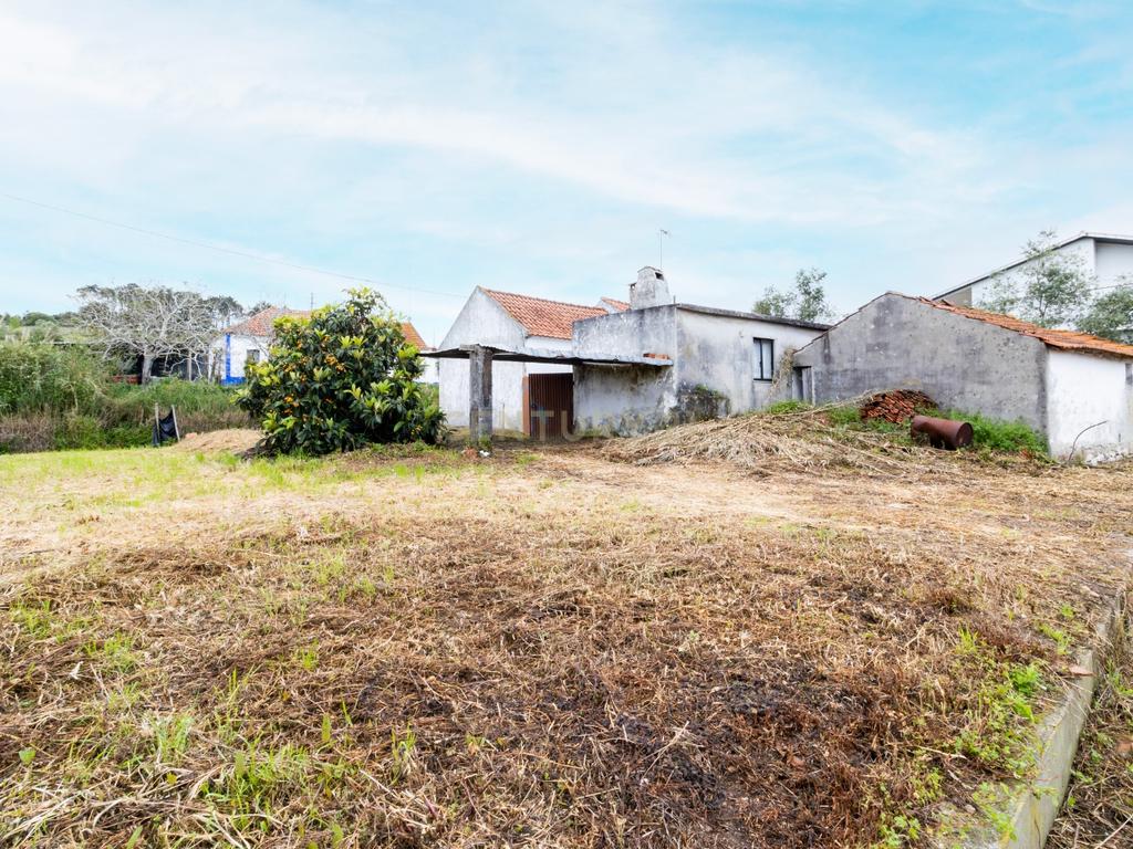 Casa T2 em Alcobaça com Jardim e Vista para o Campo - Image 3