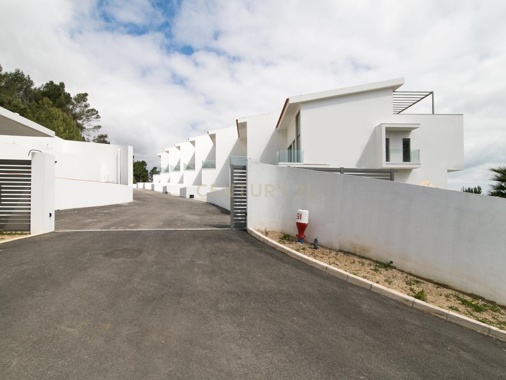 Condomínio Villas d’Ouro – Exclusividade e Conforto no Coração de Sesimbra - Image 80
