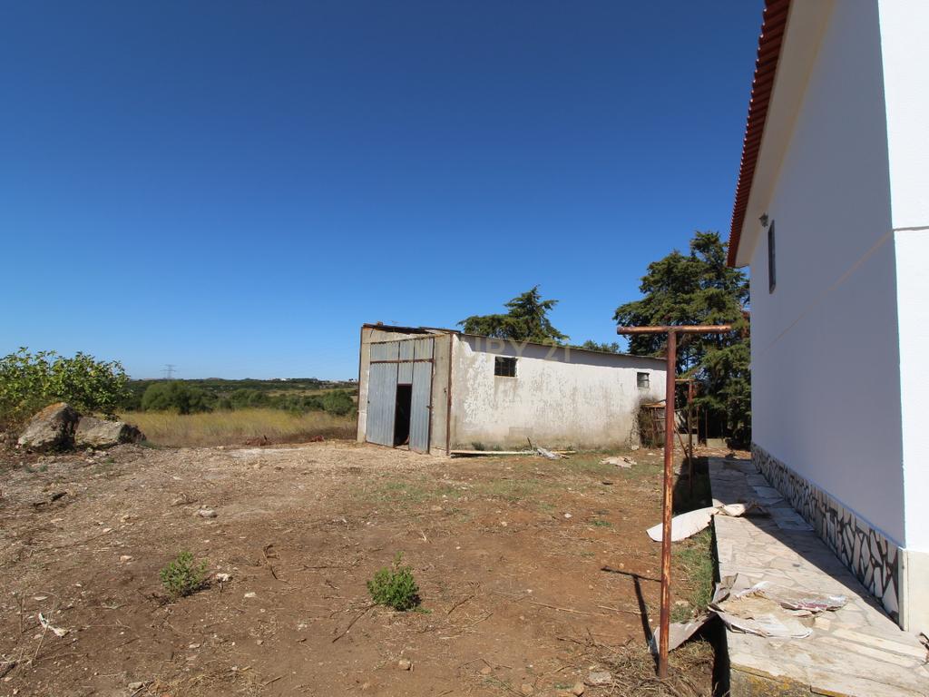Encantadora Moradia com Jardim em Santiago dos velhos. - Image 27