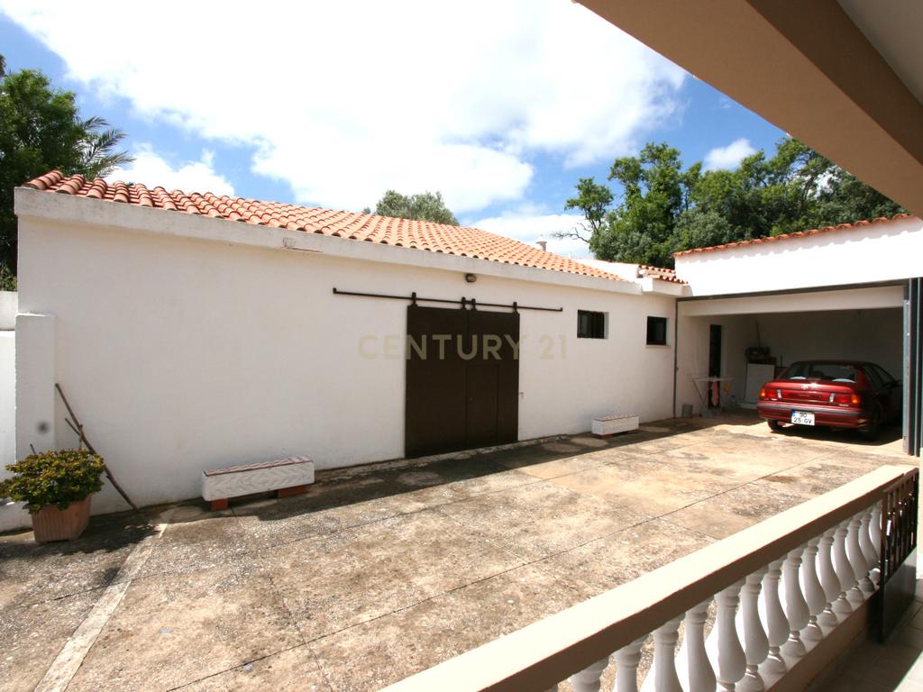 Propriedade de estilo tradicional T3+1, anexo e lote de 8080 m2 em Portela, São Bartolomeu de Messines - Image 7