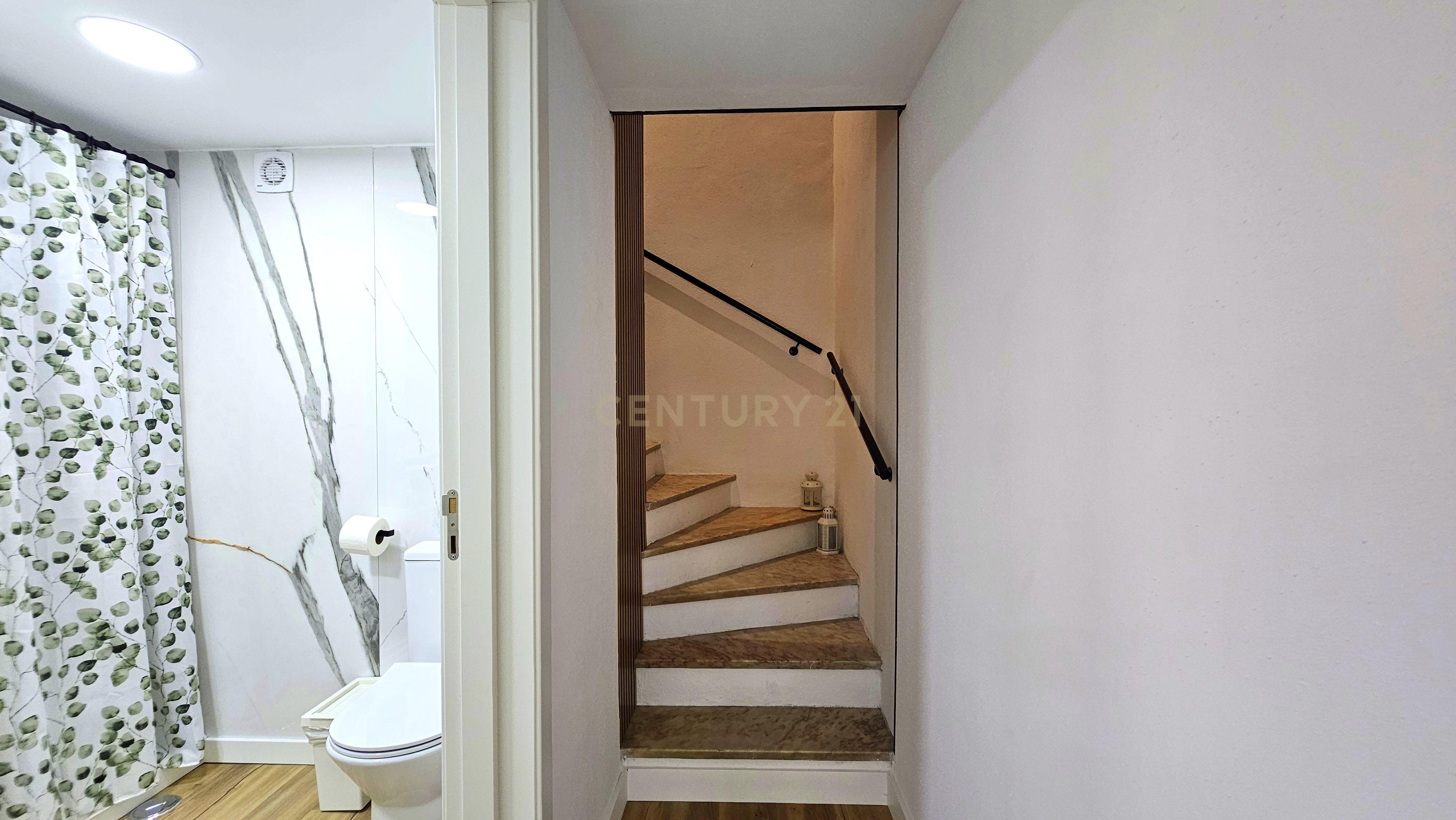 Fotografia 7 de Encantadora Moradia Duplex T1 Totalmente Remodelada em Setúbal