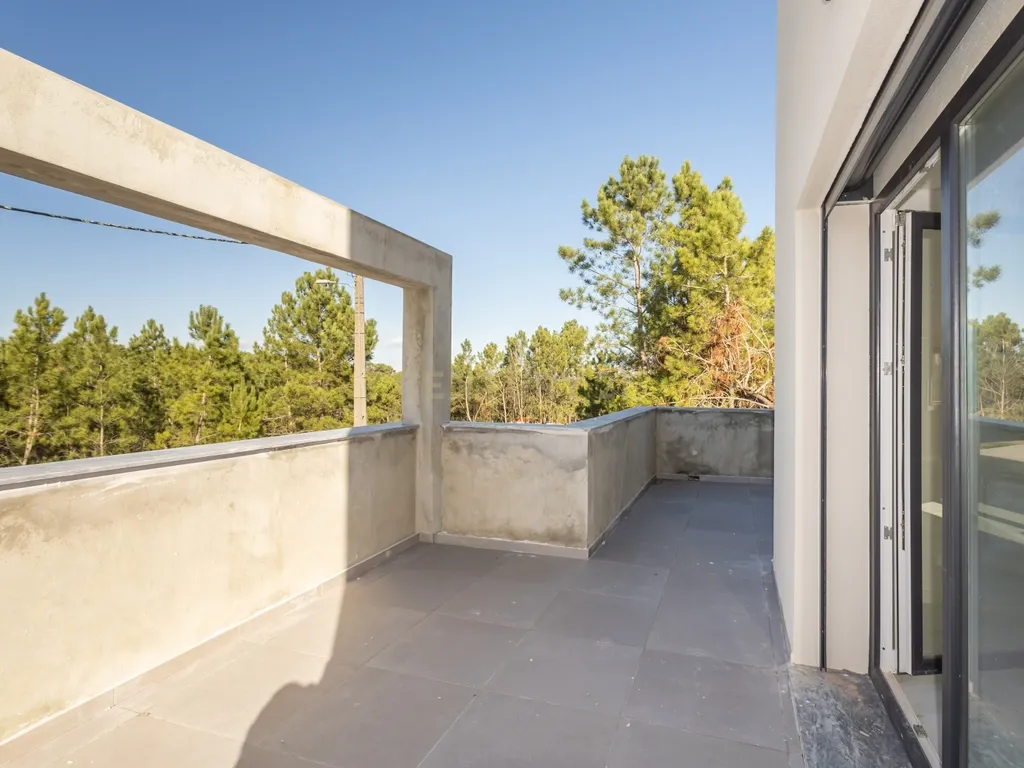 Carisma e boas áreas na sua Moradia Nova T4 Suites!!! no Pinhal do General - Image 17