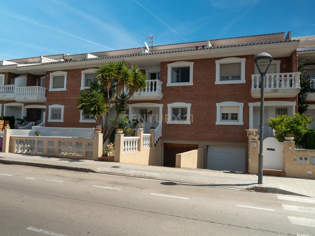 Moradia em banda com sótão, jardim privado e garagem numa zona calma de Cambrils - Image 37