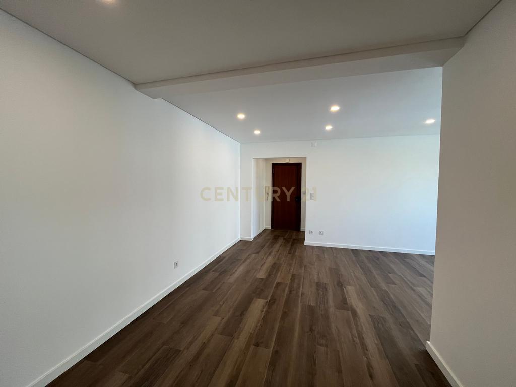 Apartamento T2 totalmente Remodelado. - Image 11