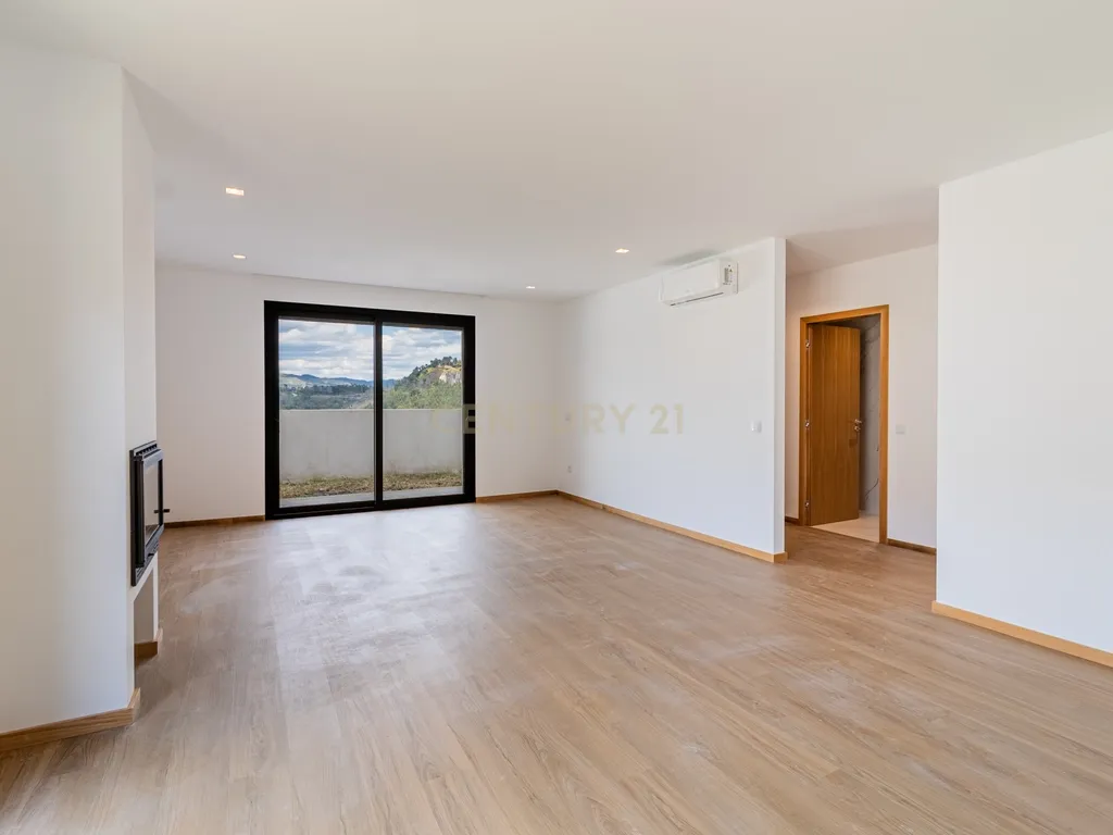 Moradia Gaveto T3 + Escritório | Luxo, Conforto e Vista Incrível – Póvoa de Lanhoso - Image 12