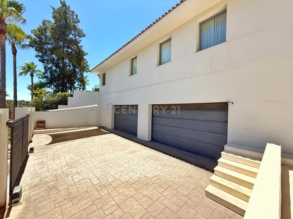 Elegante moradia mediterrânea de cinco quartos com vista para o prestigiado campo de golfe Valderrama, em Sotogrande Alto - Image 35
