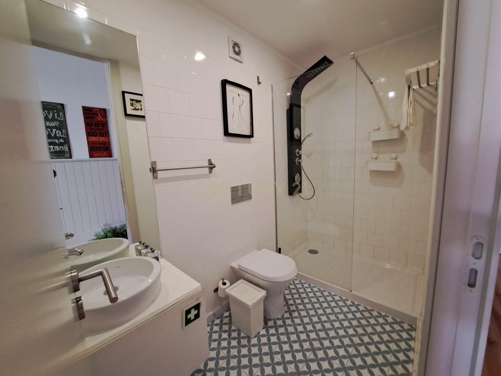 Apartamento T2 + T1 com terraço - Rua Formosa - OTIMO INVESTIMENTO - Image 16
