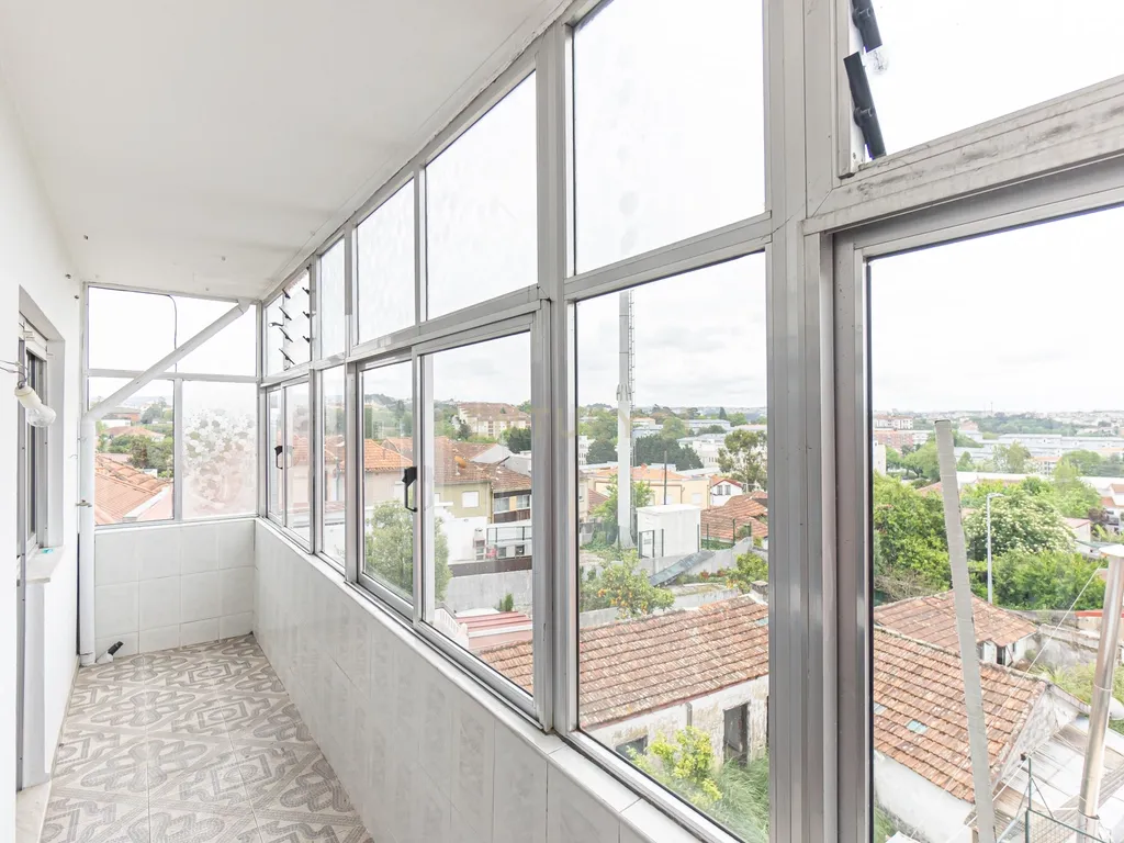 T2 Renovado com Vista Cidade – Rua de São Roque da Lameira, Campanhã - Image 16