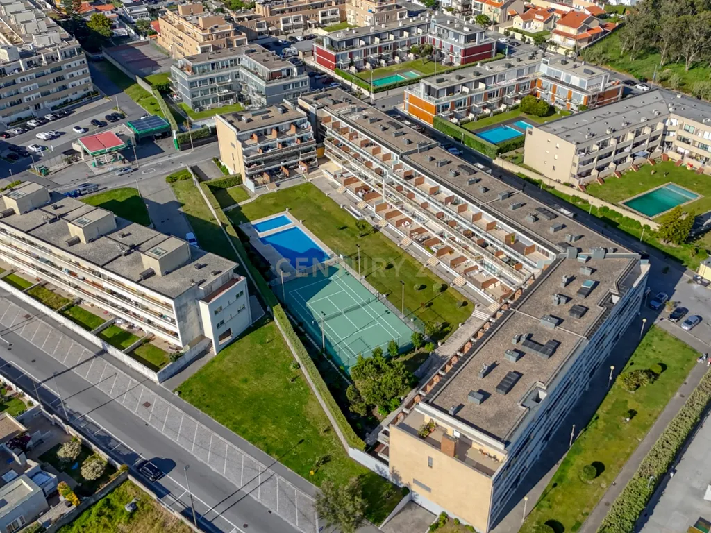 Apartamento T2+1 Duplex em condomínio fechado a 600m da praia - Image 32