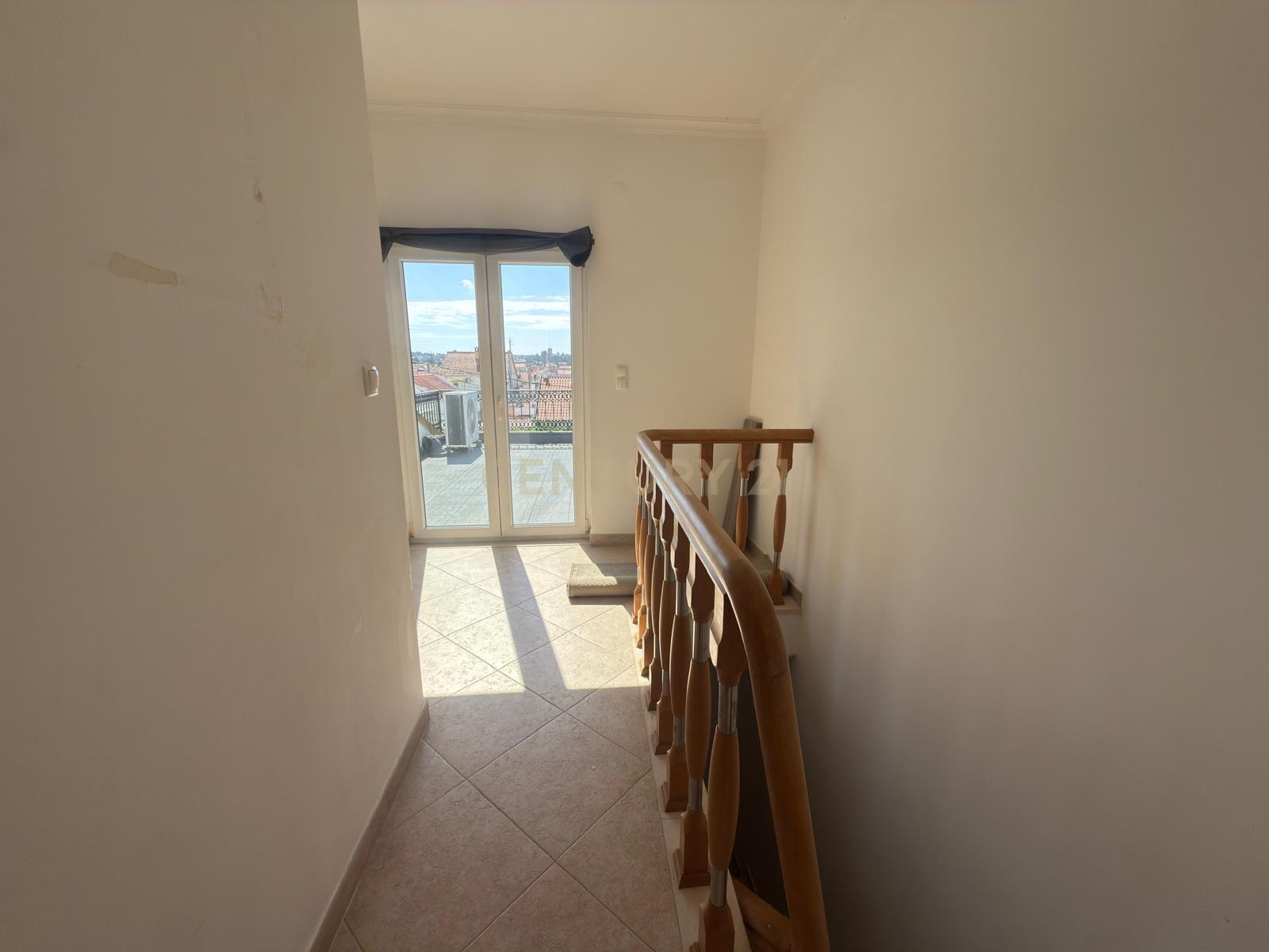 Quinta do Conde - Moradia em Banda 4 assoalhadas para arrendamento - Image 18