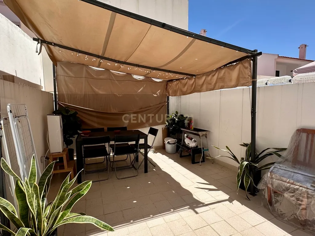 Venda T1 com Terraço Privativo em Condomínio Fechado no Carregado - Image 24