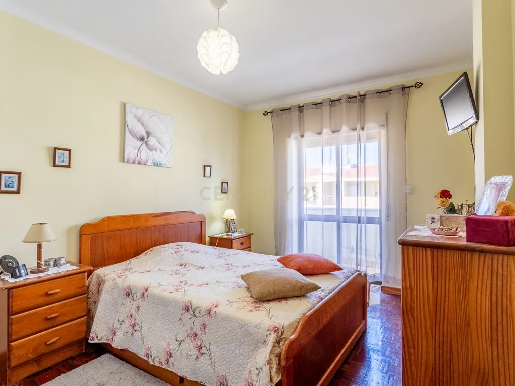 T3 Espaçoso em Excelente Localização- Quinta do Conde - Image 23