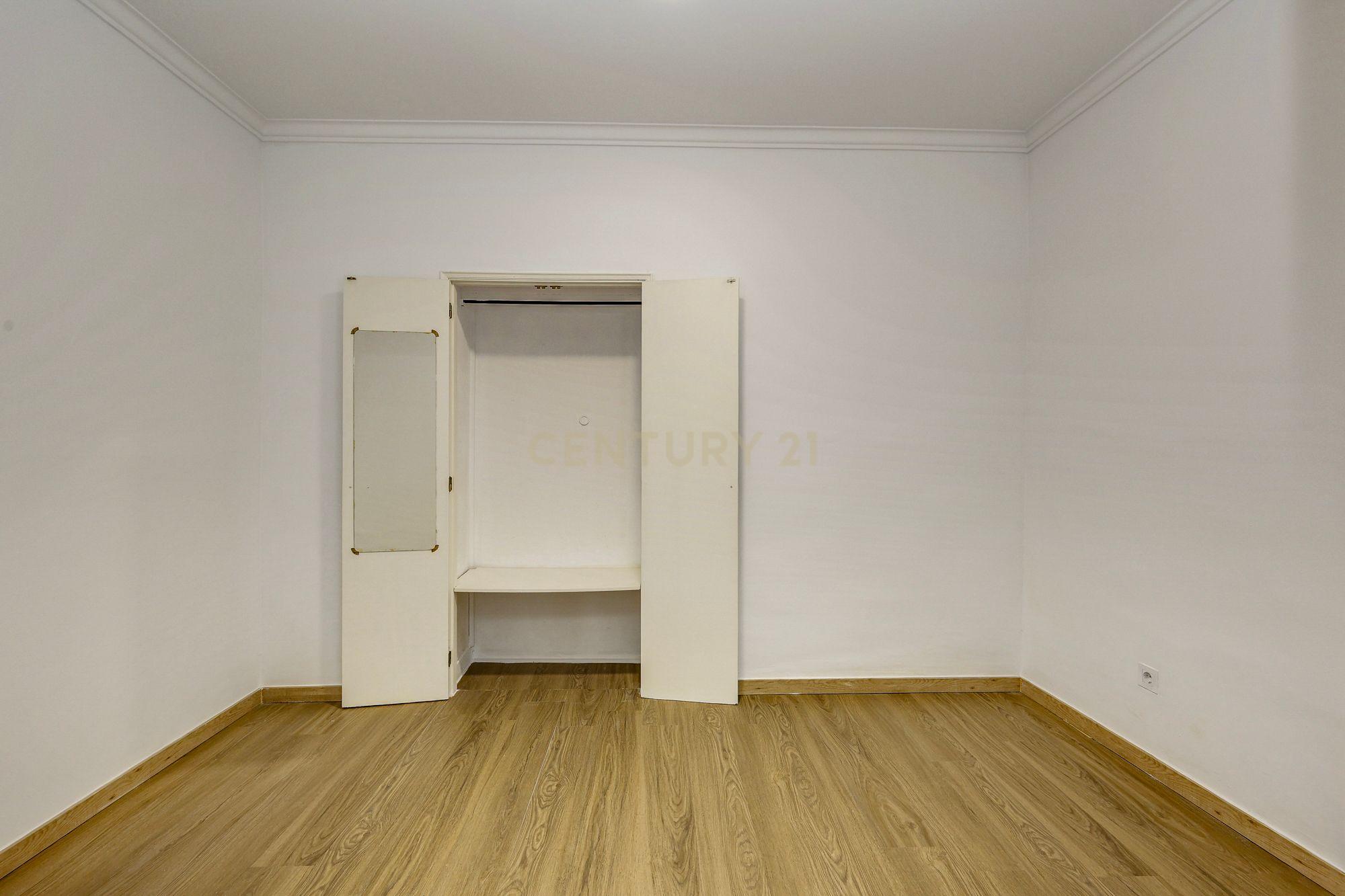 Fotografia 10 de T3 renovado para arrendamento na Estrela (CAVE) | Lisboa