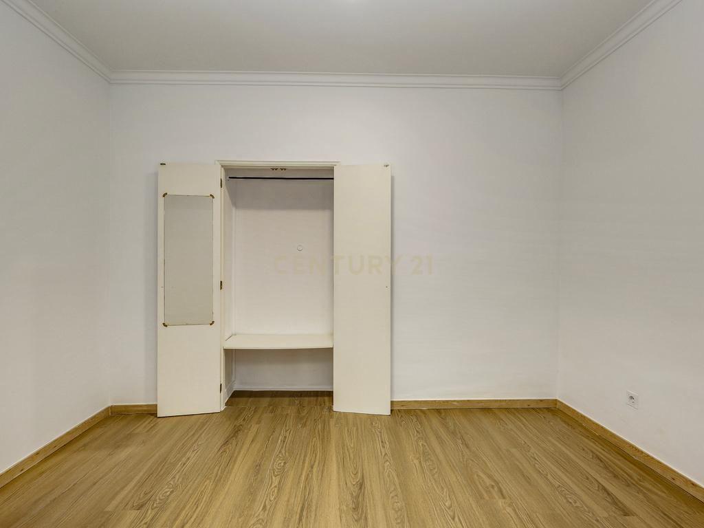 T2+1 renovado para arrendamento na Estrela (CAVE) | Lisboa - Image 10