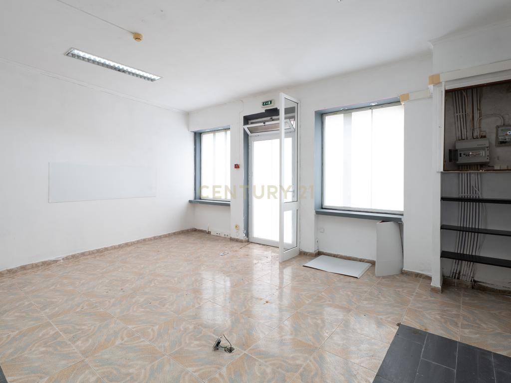 🏡 Moradia T3 + Espaço Comercial 🏪 | Livramento | Ponta Delgada📍 - Image 15