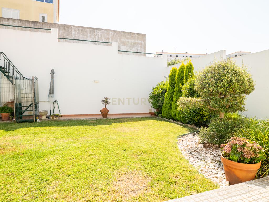🏡 Moradia T5 como nova na Encarnação – Tranquilidade e vista desafogada! - Image 18
