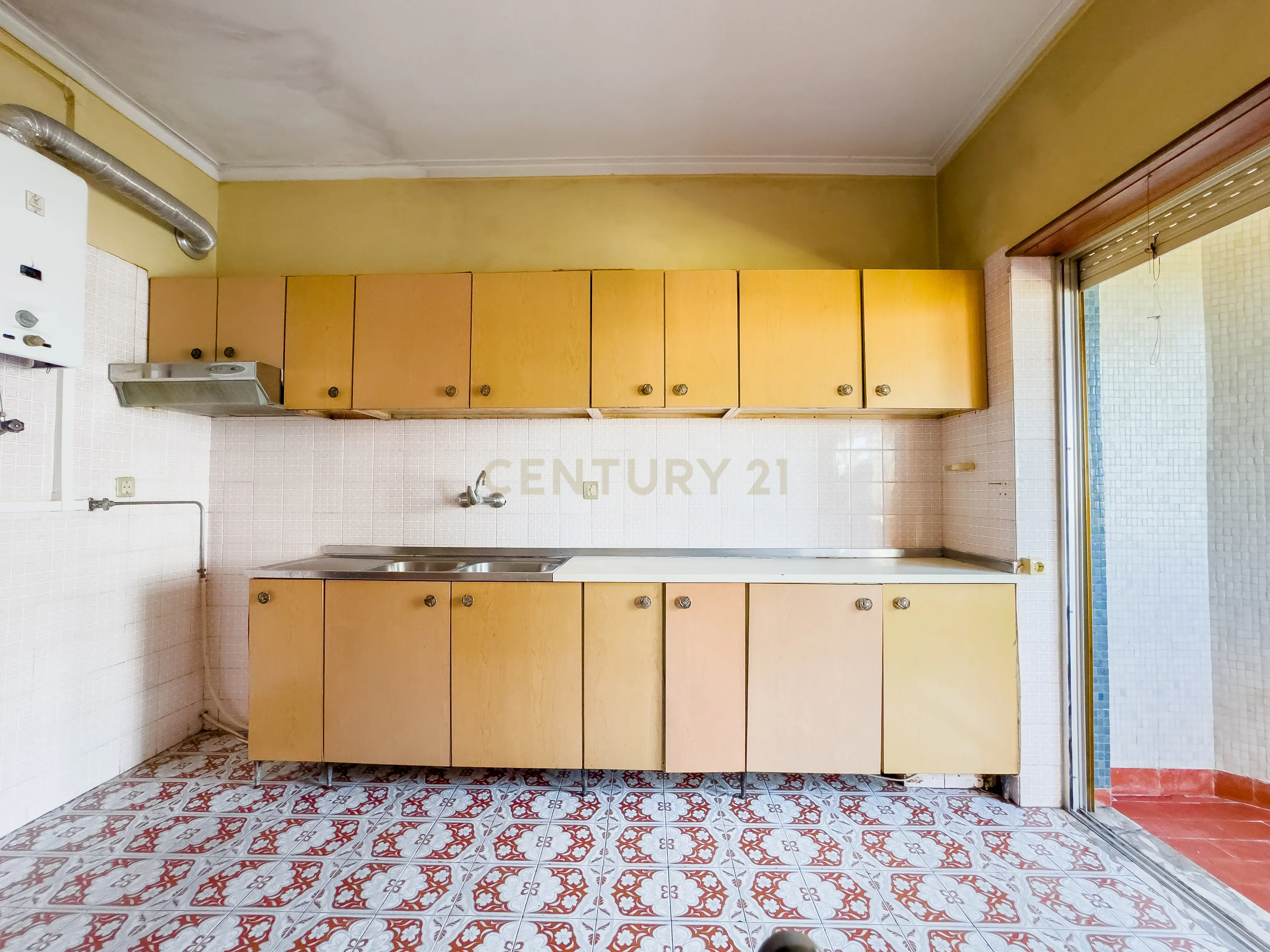 Fotografia 4 de Apartamento T2  com vista de Rio  Praça São João Batista  Almada
