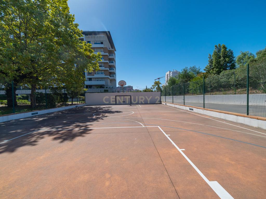 Apartamento T2 de Luxo Mobilado para arrendamento no Condomínio Pateo Central - Image 10