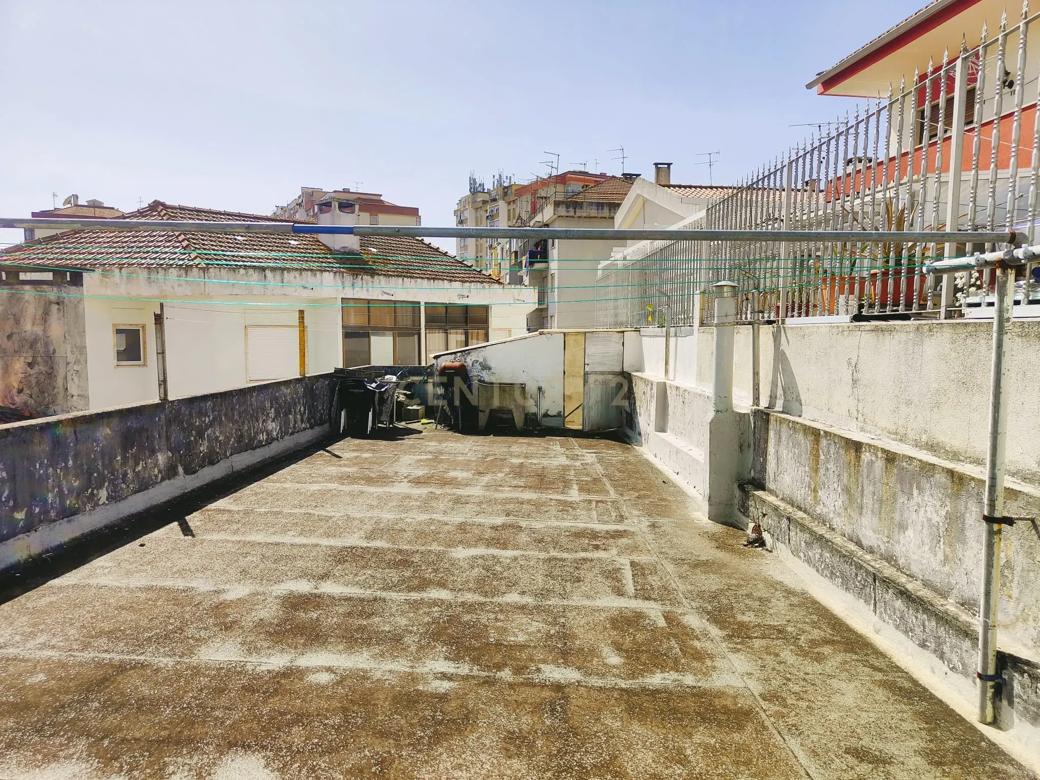 Prédio Bi-Familiar T2 e 2 Anexos Tipologia T1 Em Zona Residencial Tranquila Na Póvoa de Santo Adrião  - Image 78