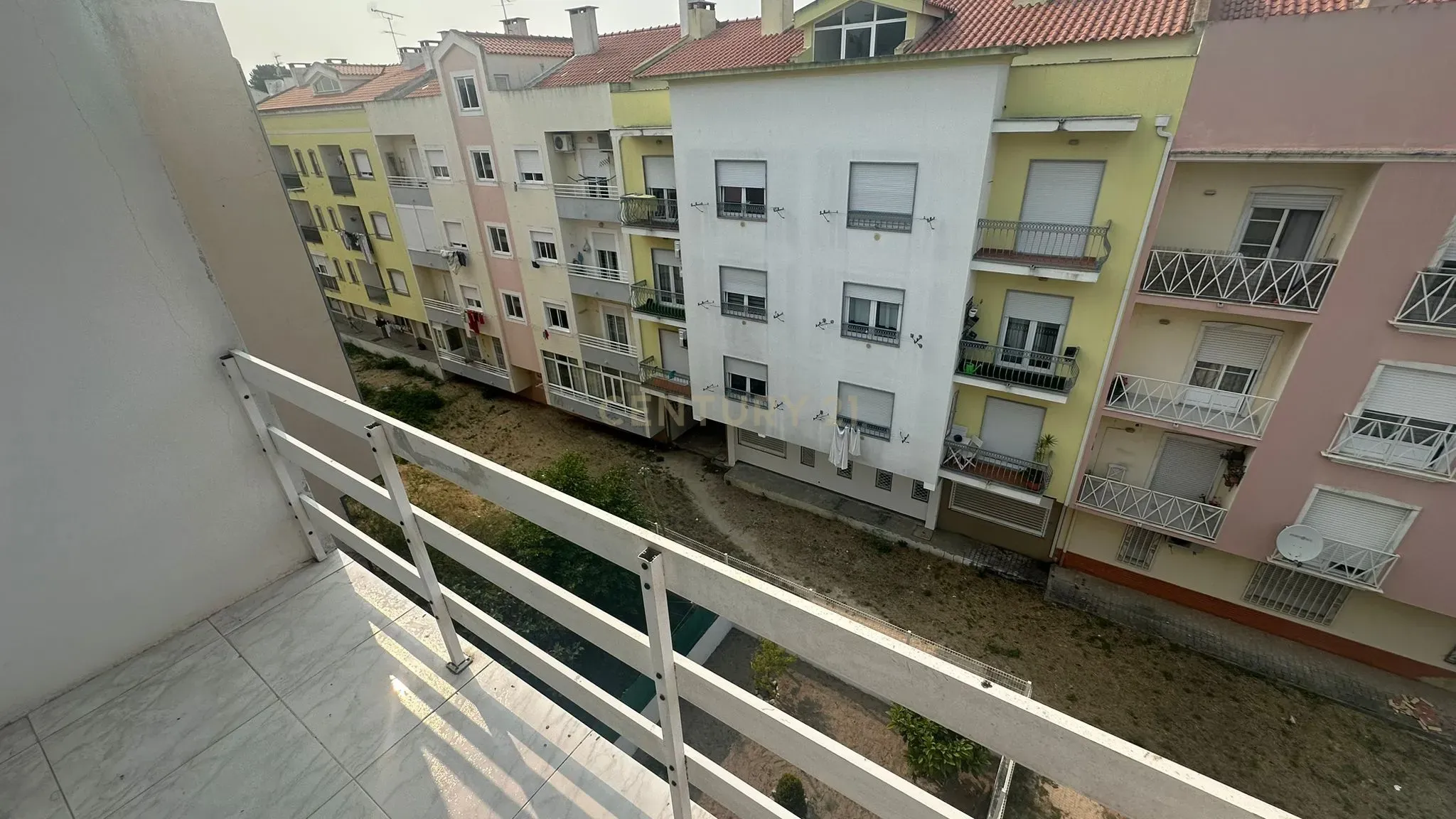 Apartamento T2 com Varanda, na Quinta do Conde - Image 12