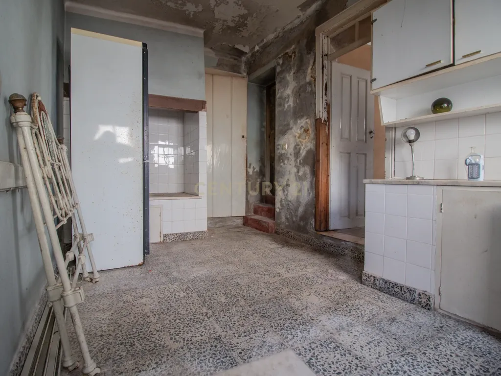 Casa antiga para recuperar com terreno e árvores de fruto, Alhadas, Figueira da Foz. - Image 10