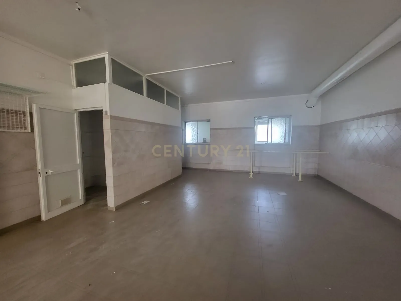 Fotografia 7 de Loja para Arrendamento | 97,60 m² | Baixa da Banheira | 850€/mês