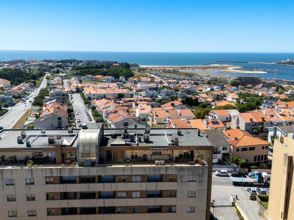 T4 com terraço de 120m² e vistas de mar e rio | Canidelo - Image 31