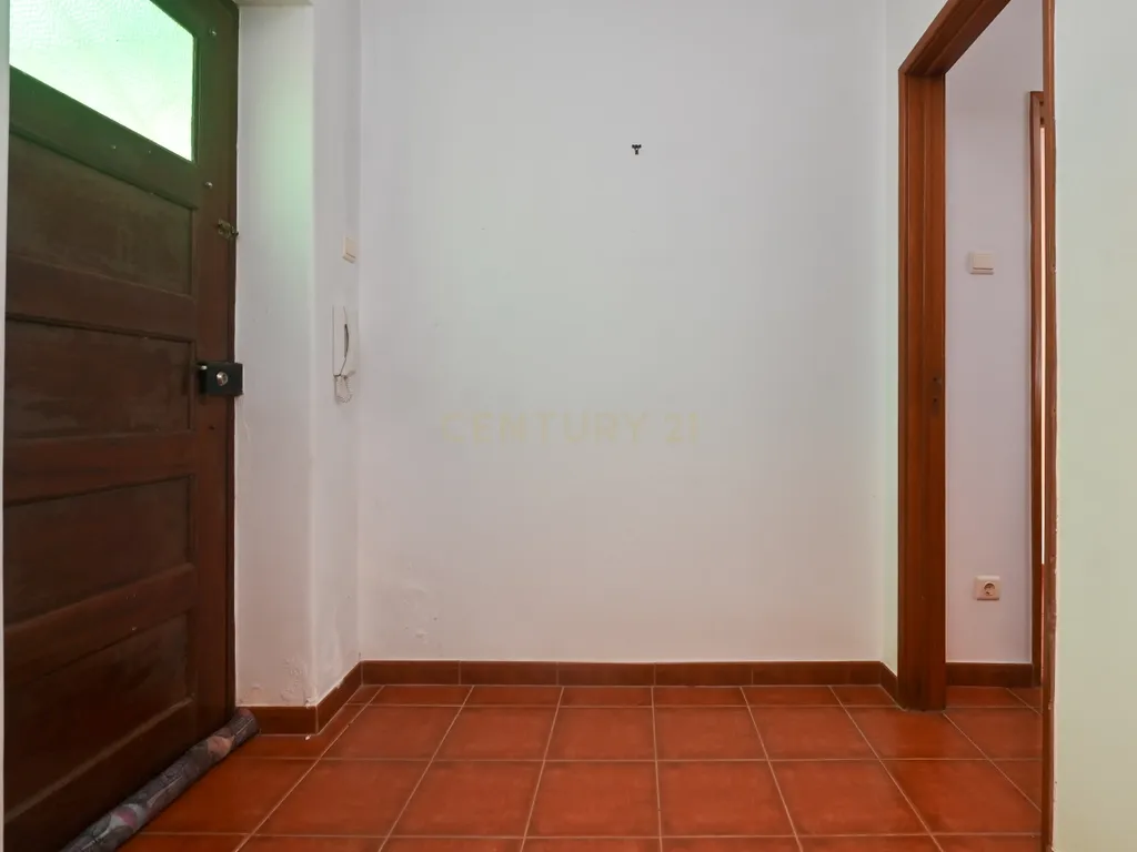 Moradia de gaveto com jardim, sotão e anexo - Porto Salvo (Oeiras) - Image 19
