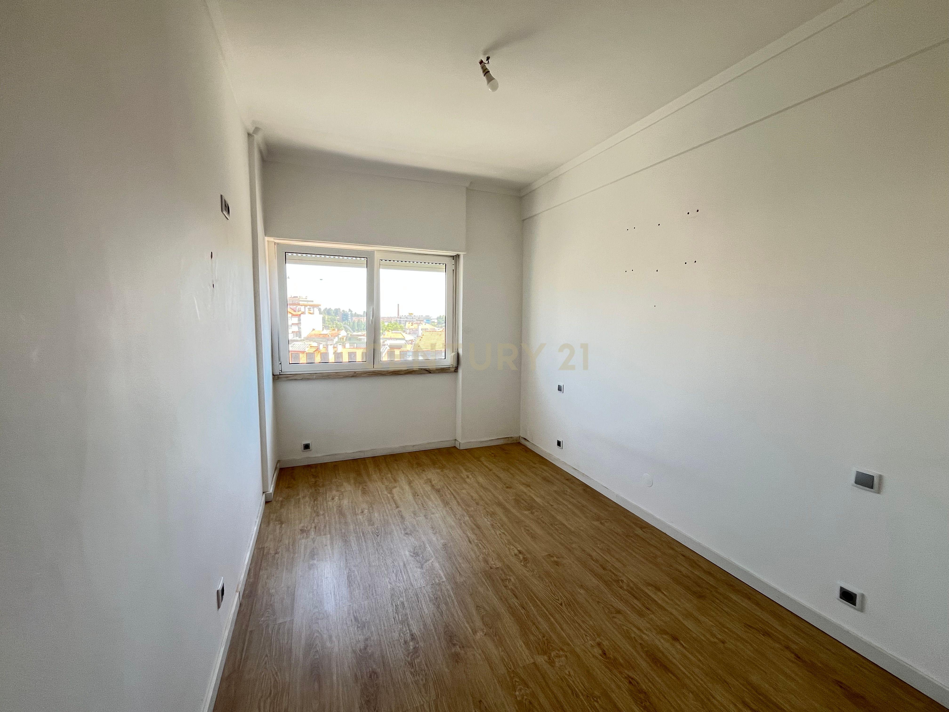 Fotografia 9 de Apartamento T2 em Sacavém, Loures - Oportunidade Única!