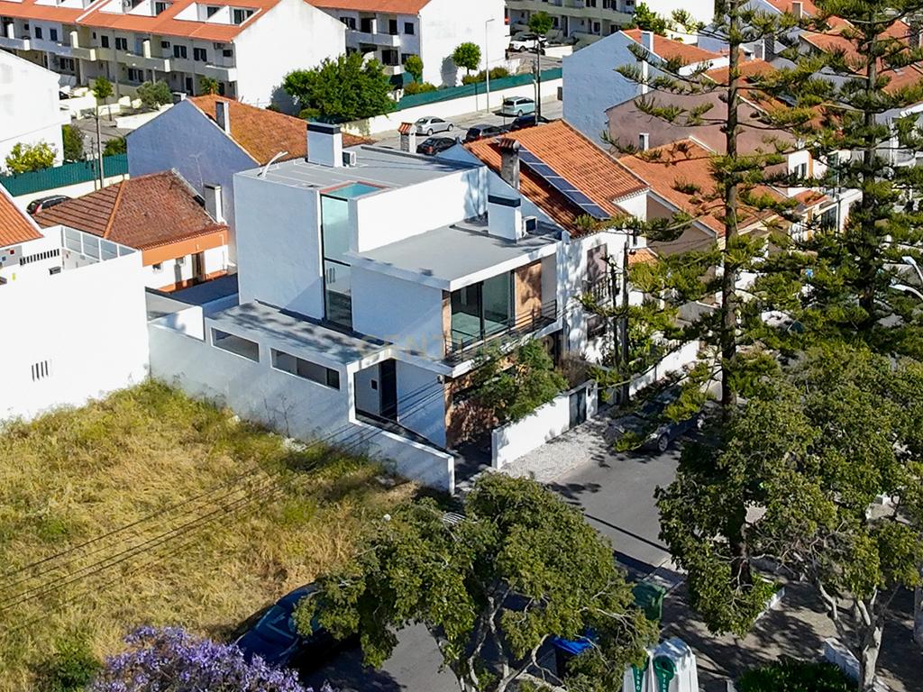 Moradia T3 com 3 Suites e Arquitetura Distinta em Samouco, Alcochete - Image 47